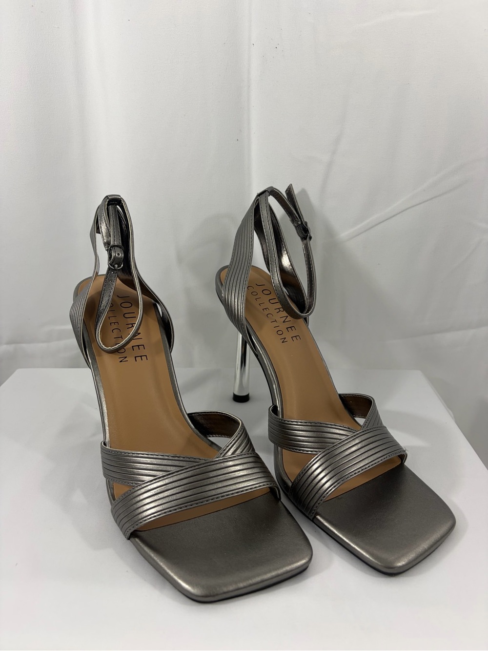 NWT Journee Women’s Size 10 Metallic Silver Strappy High Heels